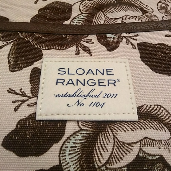 ONE left Floral Crossbody pocketbook - Picture 4 of 7